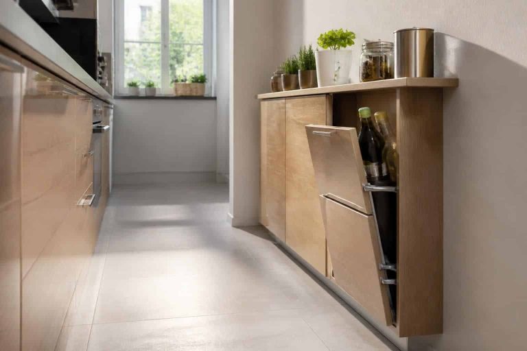 optimisez l'espace étroit de votre cuisine avec un meuble bas de 20 cm, idéal pour gagner du rangement sans encombrer.