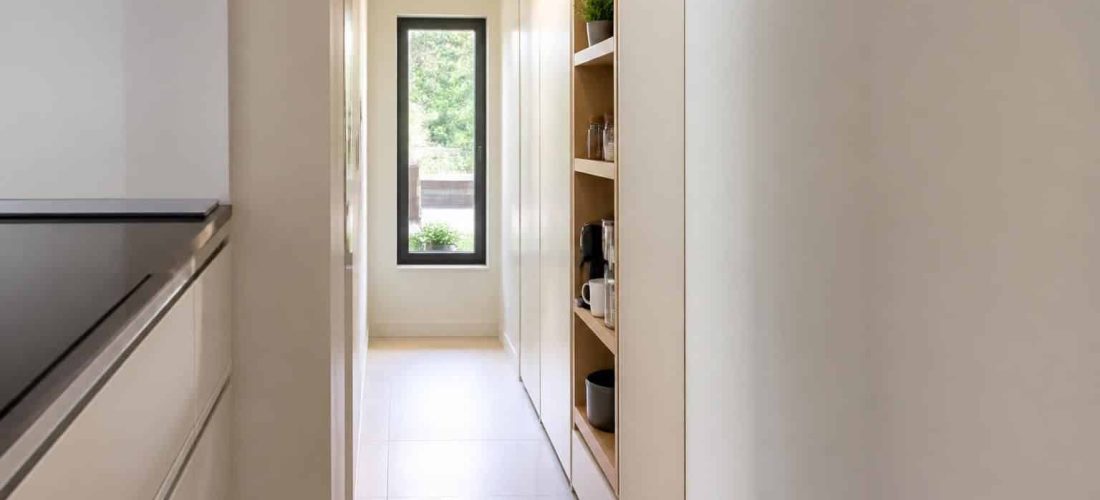 découvrez comment optimiser un couloir étroit grâce à un meuble de cuisine de 30 cm de large, alliant fonctionnalité et gain d'espace pour une cuisine pratique et esthétique.